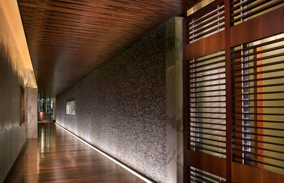 Wood ceiling and screen wall in a refined corridor